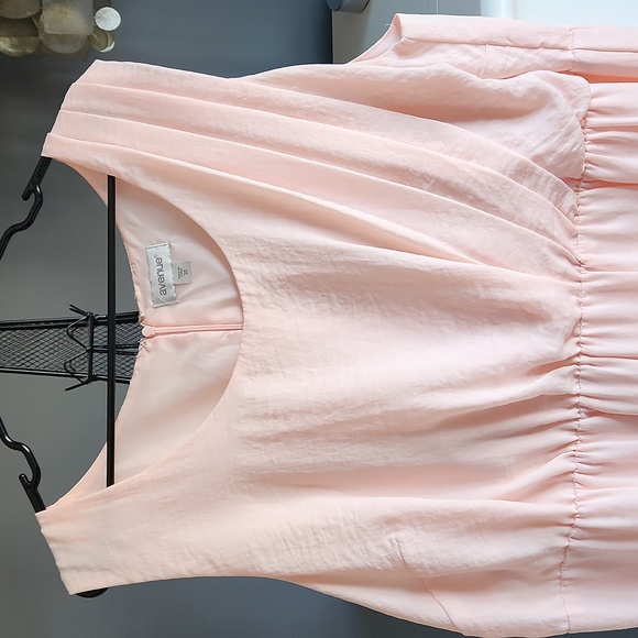 Beautiful soft pink dress! - Picture 2 of 10